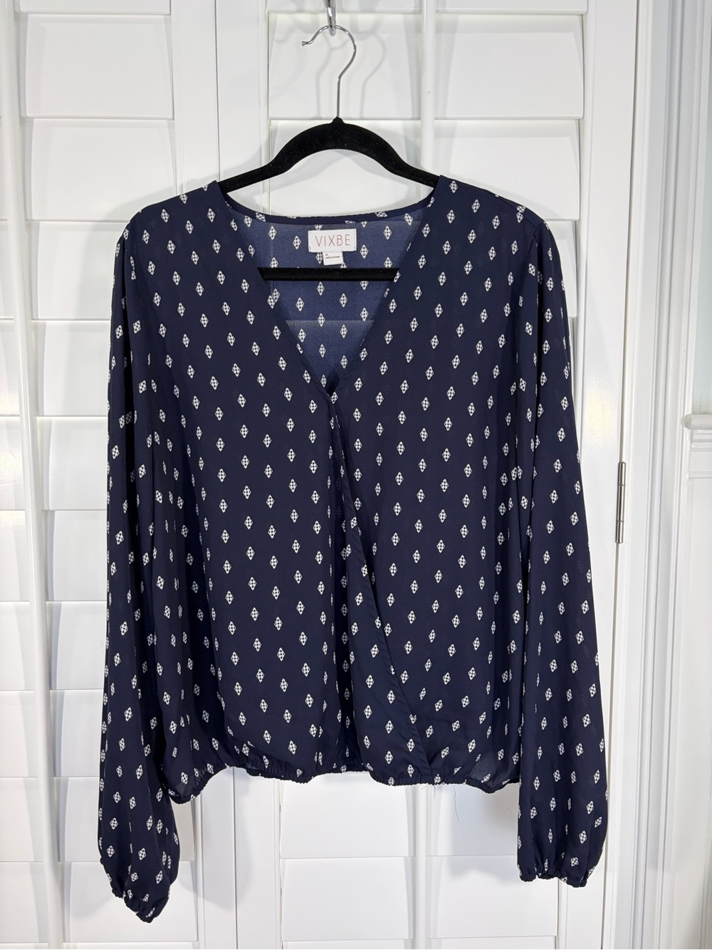 Vixbe Navy Printed Long-Sleeve V-Neck Blouse (XL)